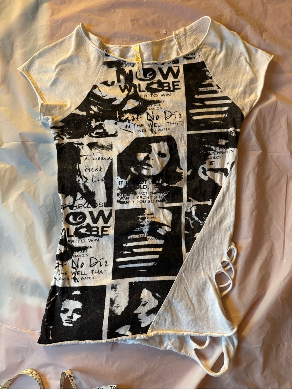 Ocasion Punk Grunge Slashed Back Graphic Top Shredded Distressed M